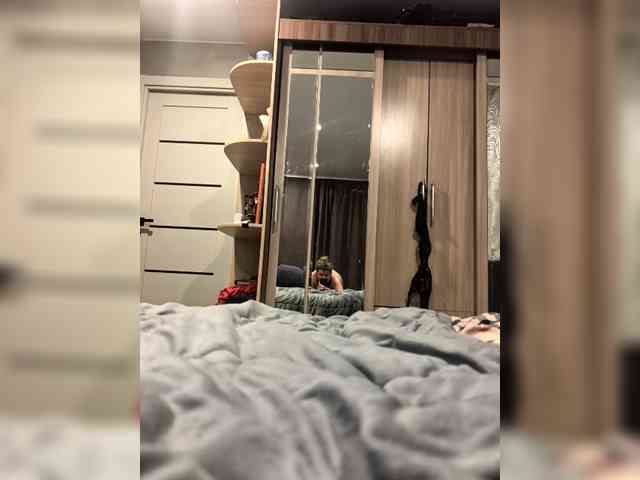 KrasivieNojki webcam