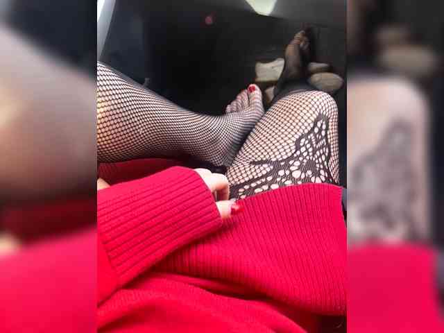 KrasivieNojki webcam