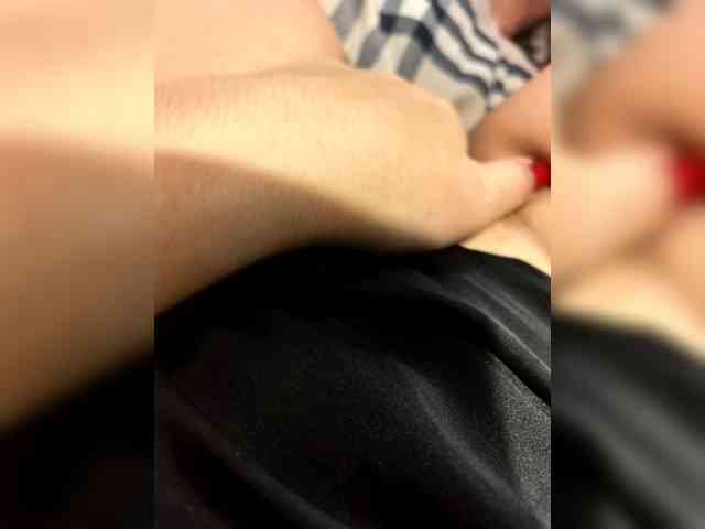 KrasivieNojki webcam