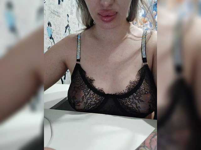 Arbuznaia-popka9's BongaCams show and profile