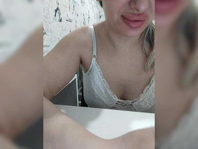 Arbuznaia-popka9's BongaCams show and profile