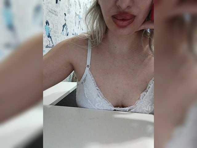 Arbuznaia-popka9's BongaCams show and profile