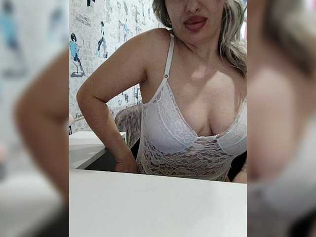 Arbuznaia-popka9's BongaCams show and profile