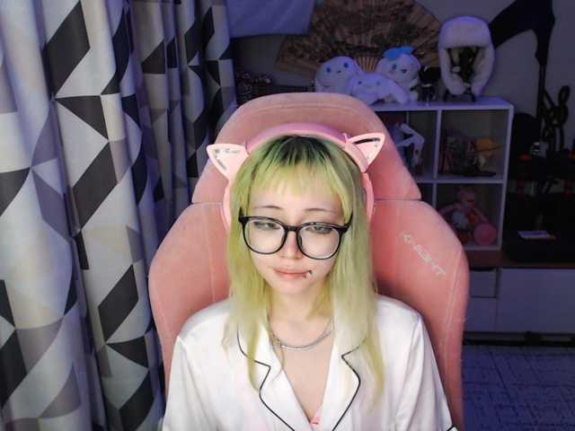 GertieCoach live cam on BongaCams