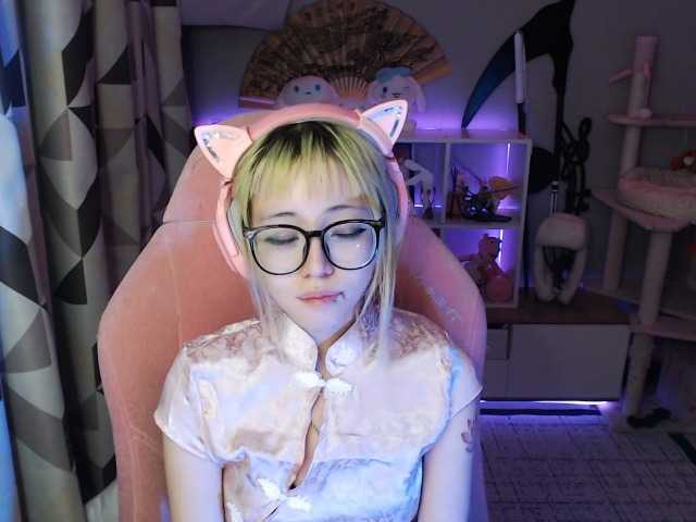 GertieCoach live cam on BongaCams