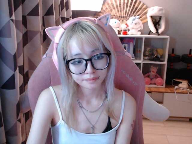 GertieCoach live cam on BongaCams