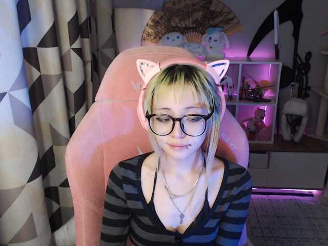 GertieCoach live cam on BongaCams
