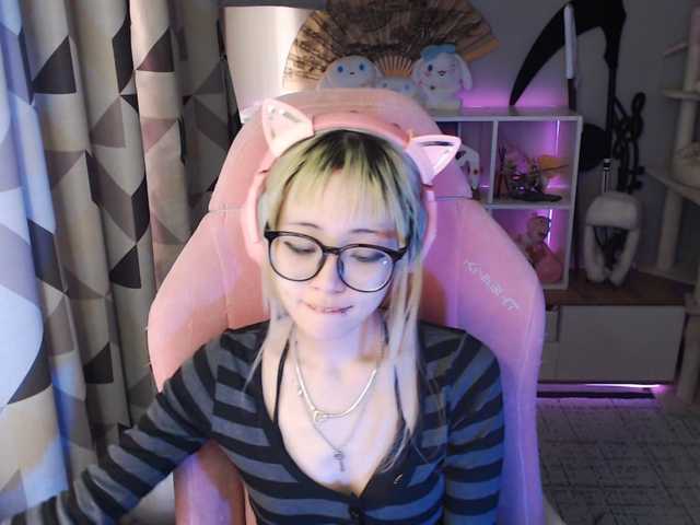 GertieCoach live cam on BongaCams