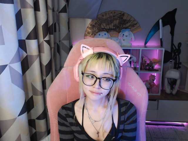 GertieCoach live cam on BongaCams