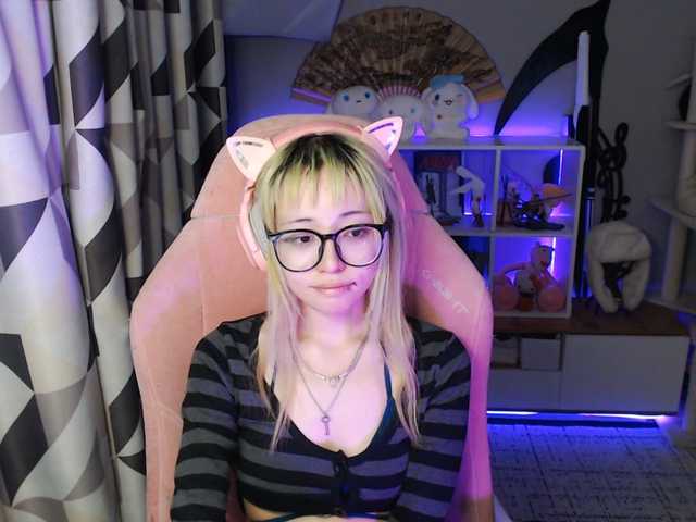 GertieCoach live cam on BongaCams