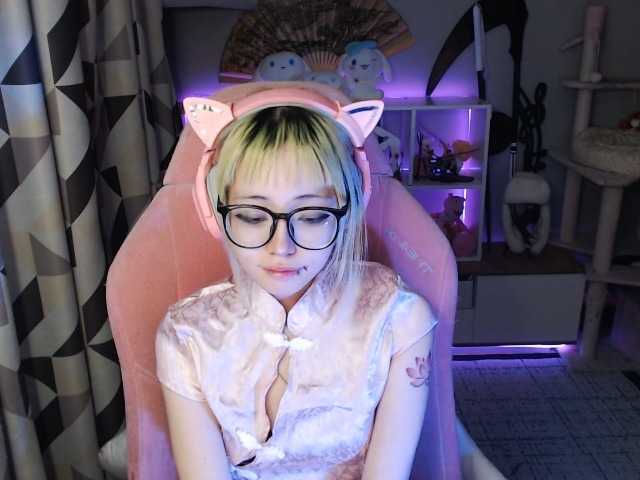 GertieCoach live cam on BongaCams