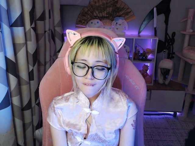 GertieCoach live cam on BongaCams