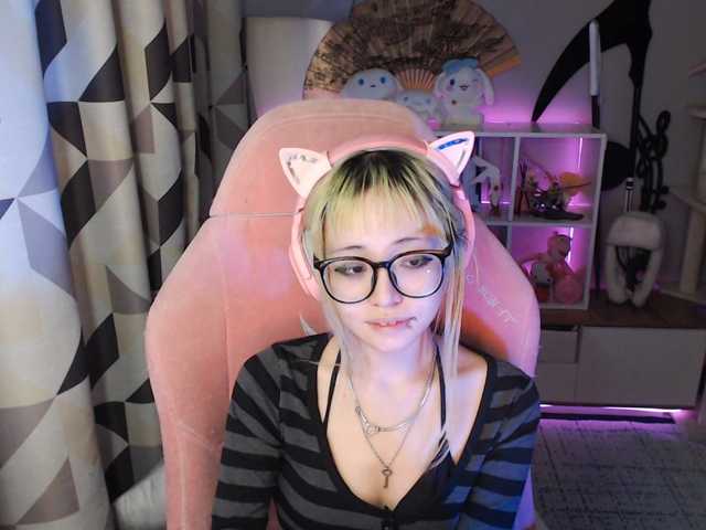 GertieCoach live cam on BongaCams