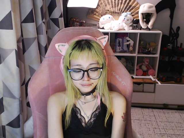GertieCoach live cam on BongaCams