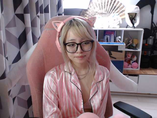 GertieCoach live cam on BongaCams