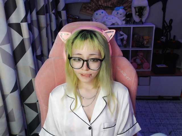 GertieCoach live cam on BongaCams