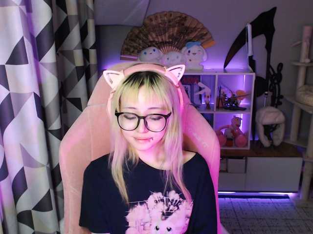 GertieCoach live cam on BongaCams