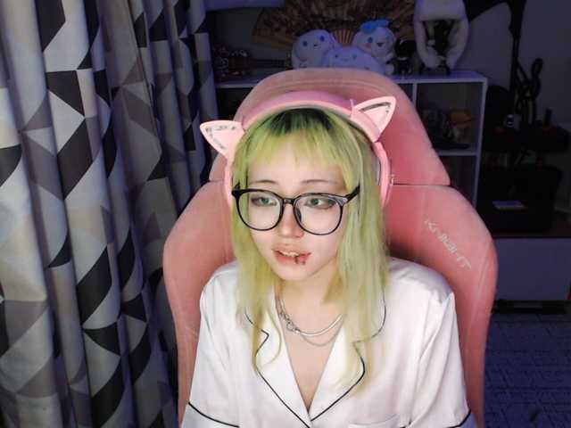 GertieCoach live cam on BongaCams