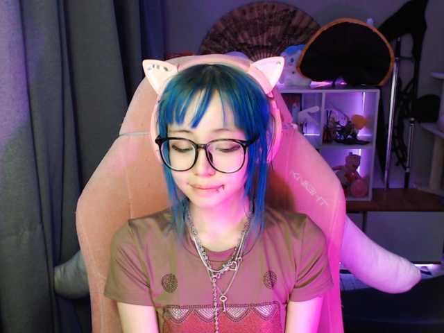 GertieCoach live cam on BongaCams