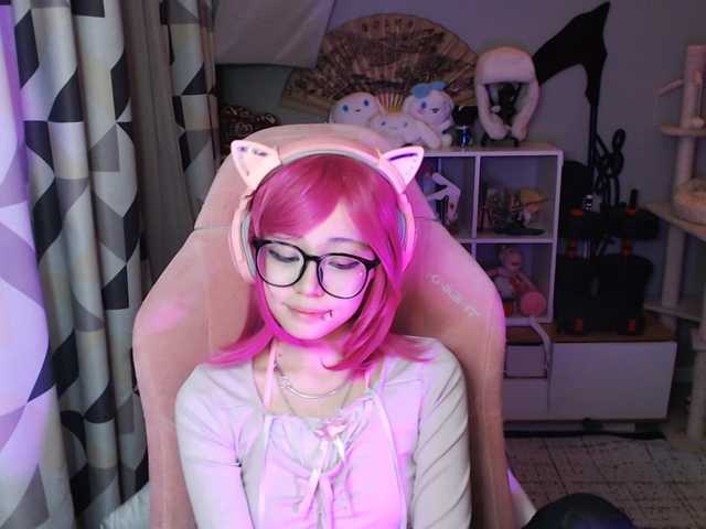 GertieCoach live cam on BongaCams