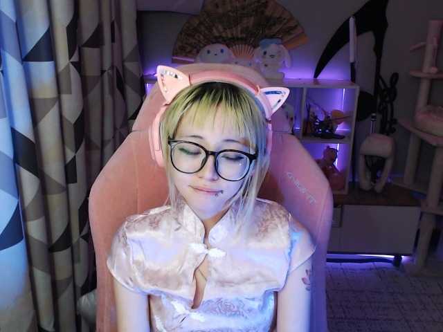 GertieCoach live cam on BongaCams