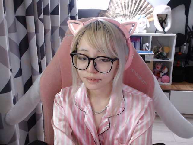 GertieCoach live cam on BongaCams