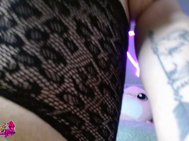 BeaDoll's BongaCams show and profile