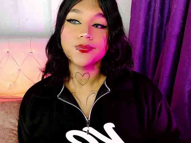 Isaqueenn Live Webcam on BongaCams