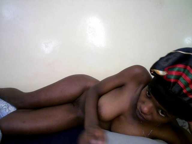 Hott-ass, 18 y/o - Live Cam on BongaCams