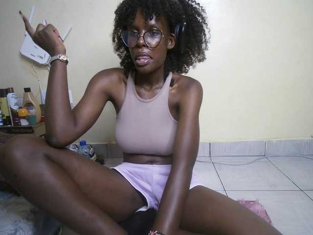 hott-ass live cam on BongaCams