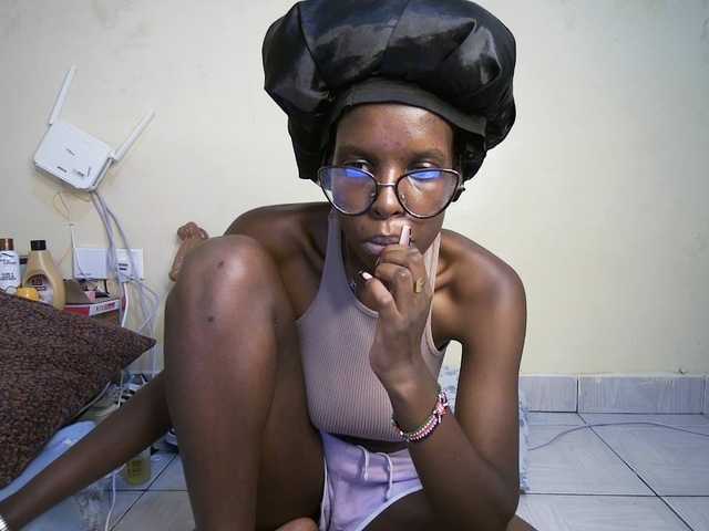 hott-ass live cam on BongaCams
