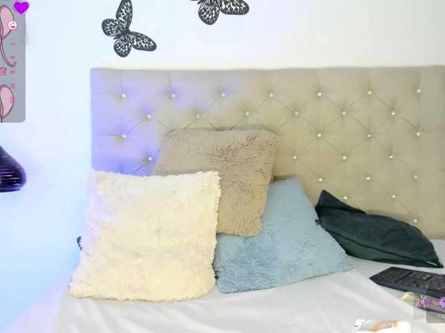 QueenBoostyBig live cam on BongaCams