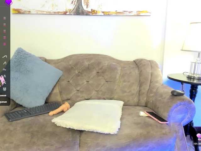 QueenBoostyBig live cam on BongaCams