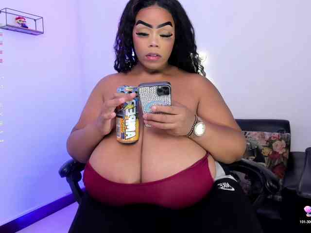 QueenBoostyBig webcam