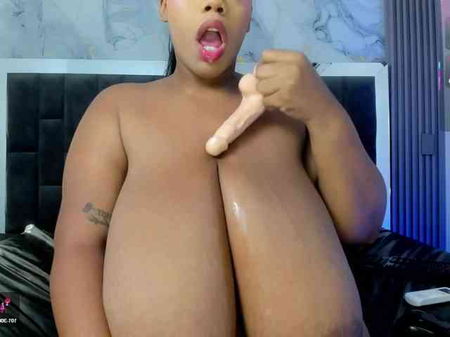 QueenBoostyBig webcam
