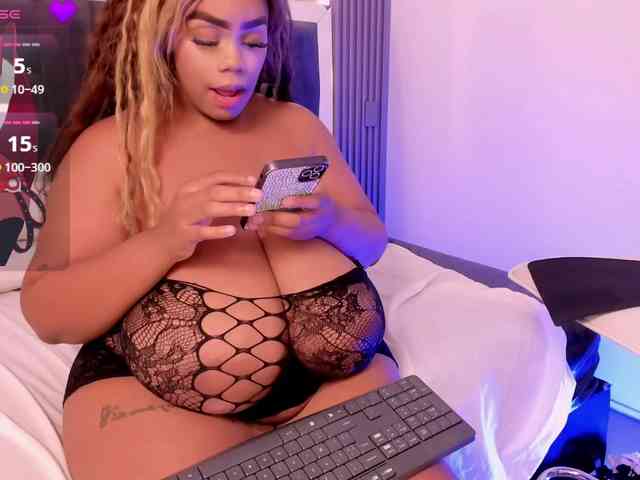 QueenBoostyBig webcam