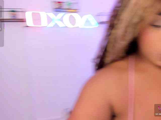 QueenBoostyBig webcam