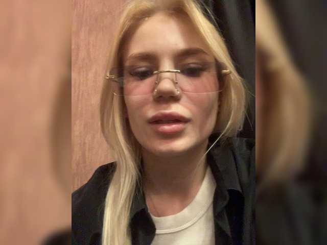 Alisabe's BongaCams show and profile