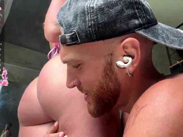 AmazingCoupla webcam