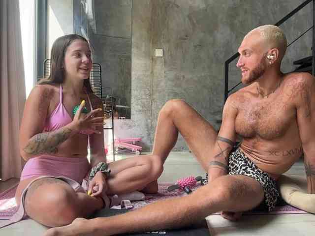 AmazingCoupla webcam