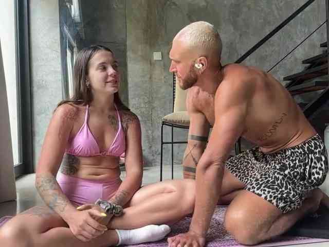 AmazingCoupla webcam