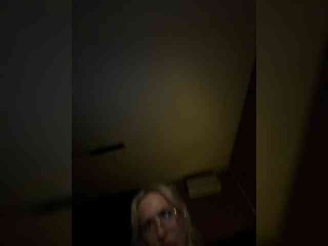 LanaBanana999 webcam