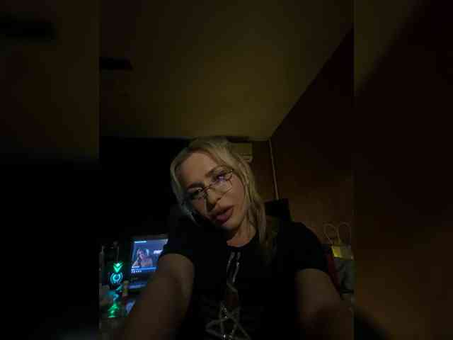 LanaBanana999 webcam