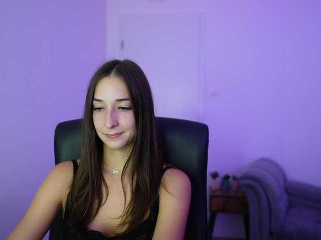 Crystalbrunette18 live cam on BongaCams