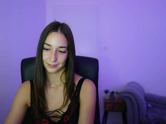 Crystalbrunette18 live cam on BongaCams