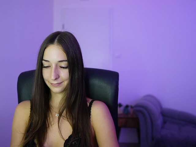 Crystalbrunette18 live cam on BongaCams
