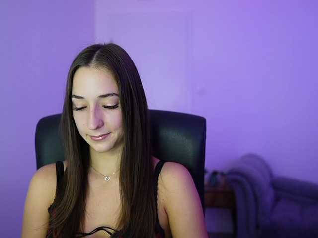 Crystalbrunette18 live cam on BongaCams