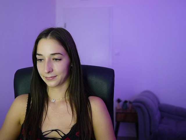 Crystalbrunette18 live cam on BongaCams