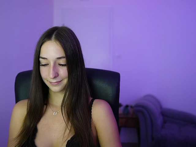 Crystalbrunette18 live cam on BongaCams