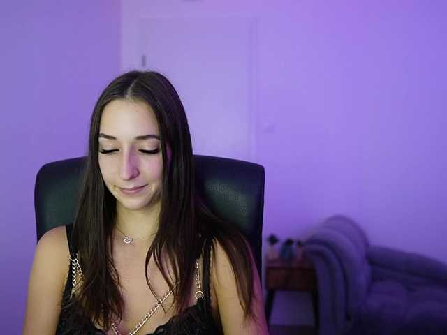 Crystalbrunette18 live cam on BongaCams